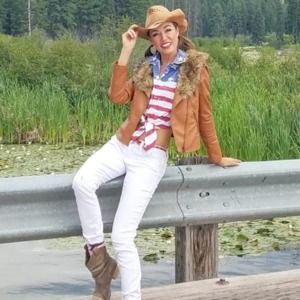 Meet your Posher, Aja